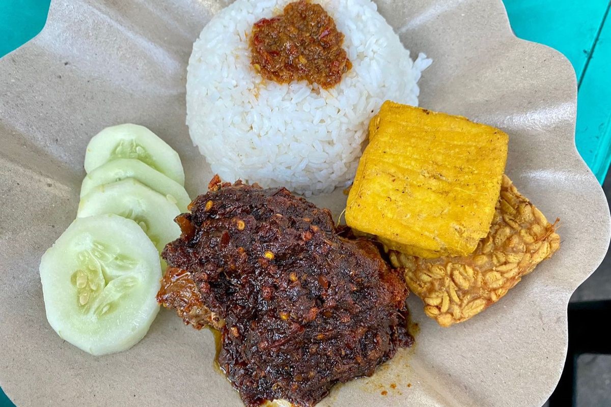Bebek Bumbu Hitam Khas Madura